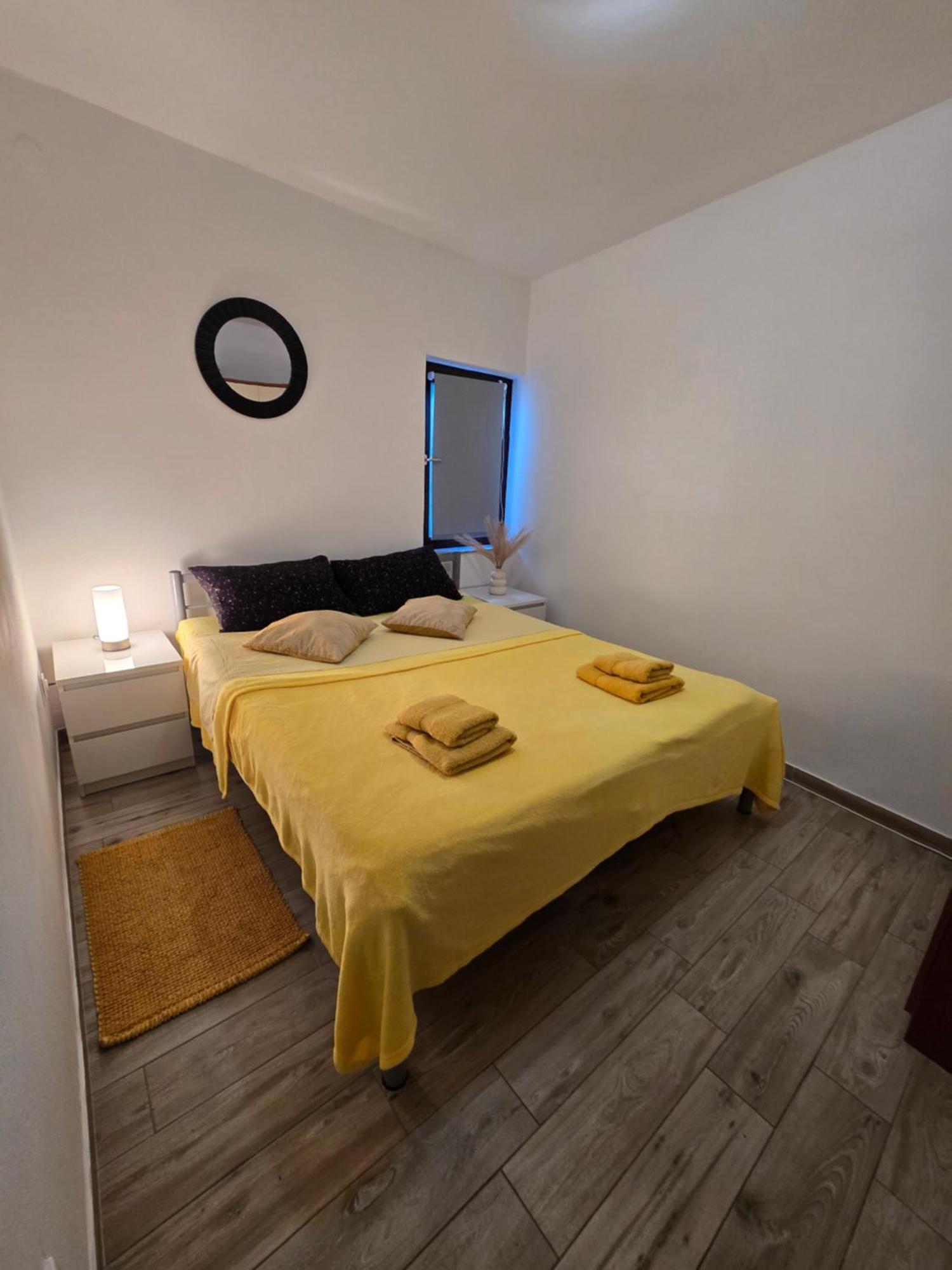 Apartments Lola Biograd Na Moru Exteriör bild