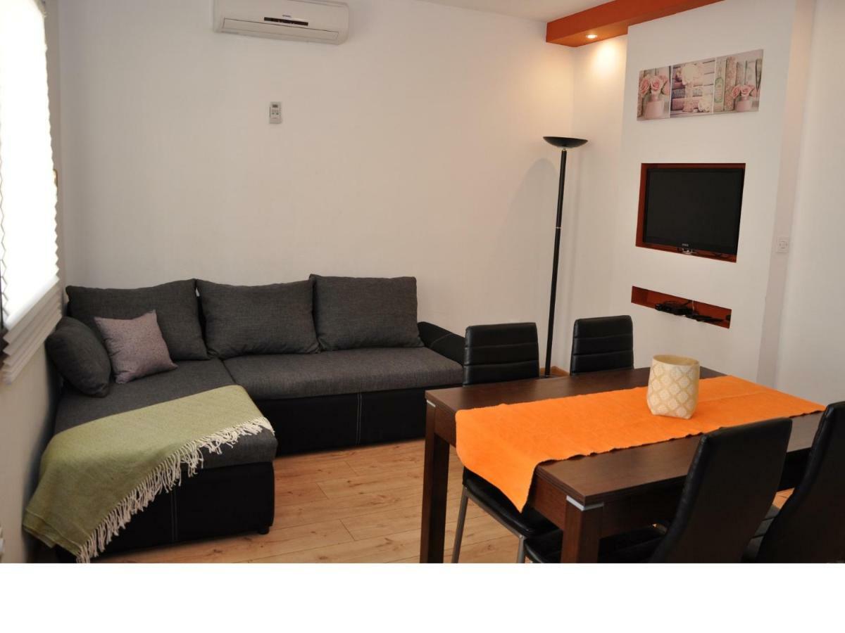 Apartments Lola Biograd Na Moru Exteriör bild