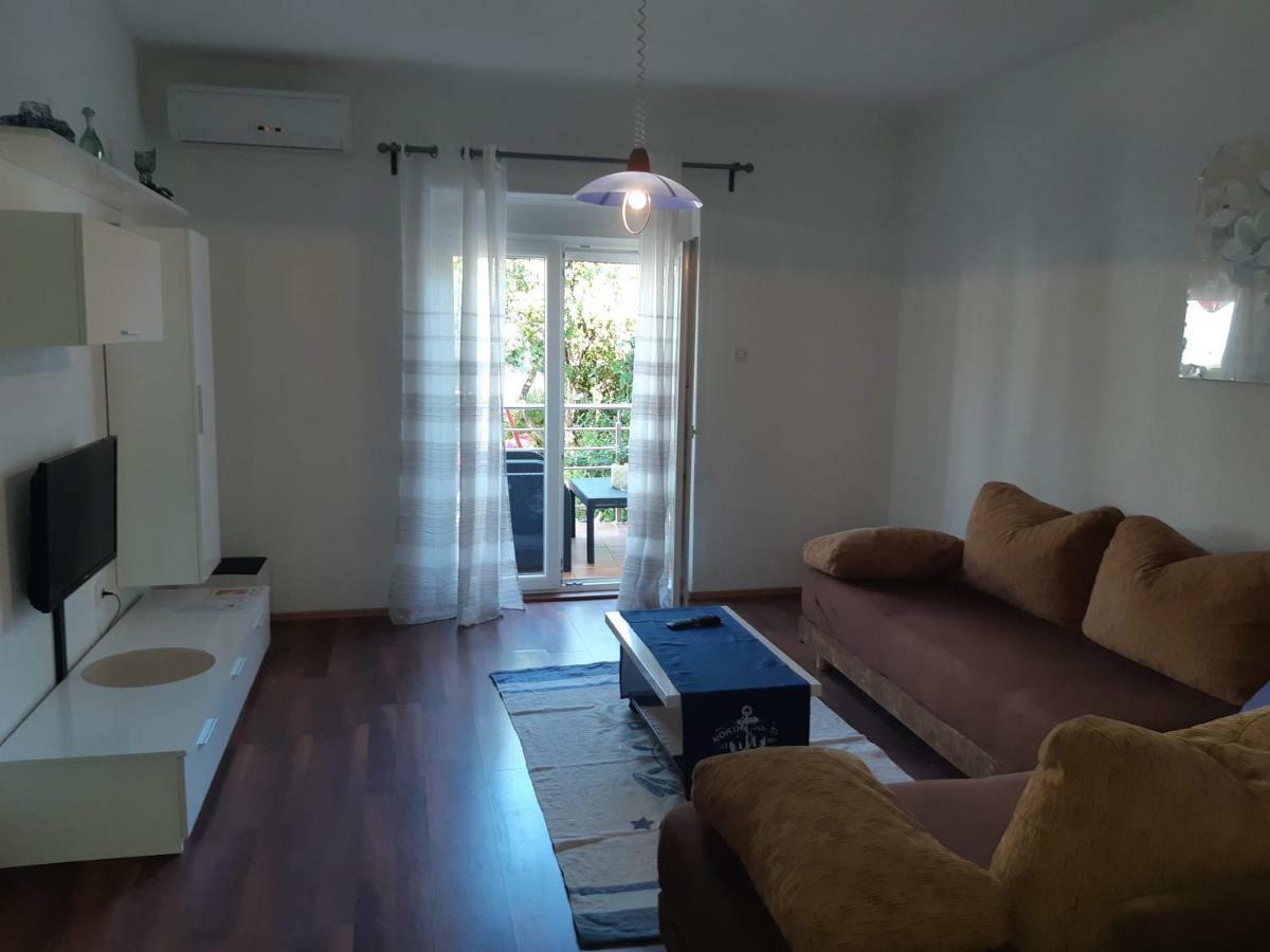 Apartments Lola Biograd Na Moru Exteriör bild