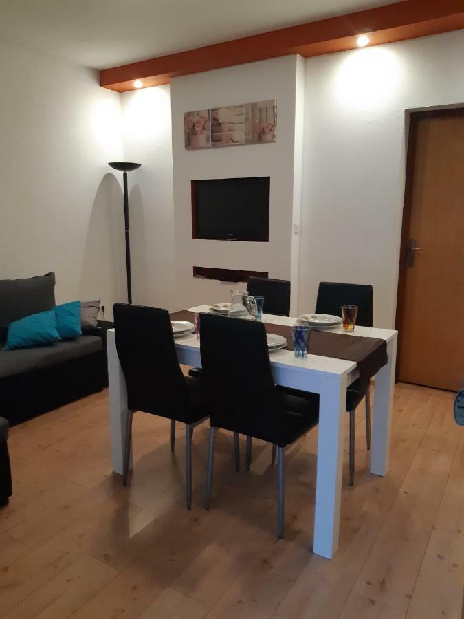 Apartments Lola Biograd Na Moru Exteriör bild
